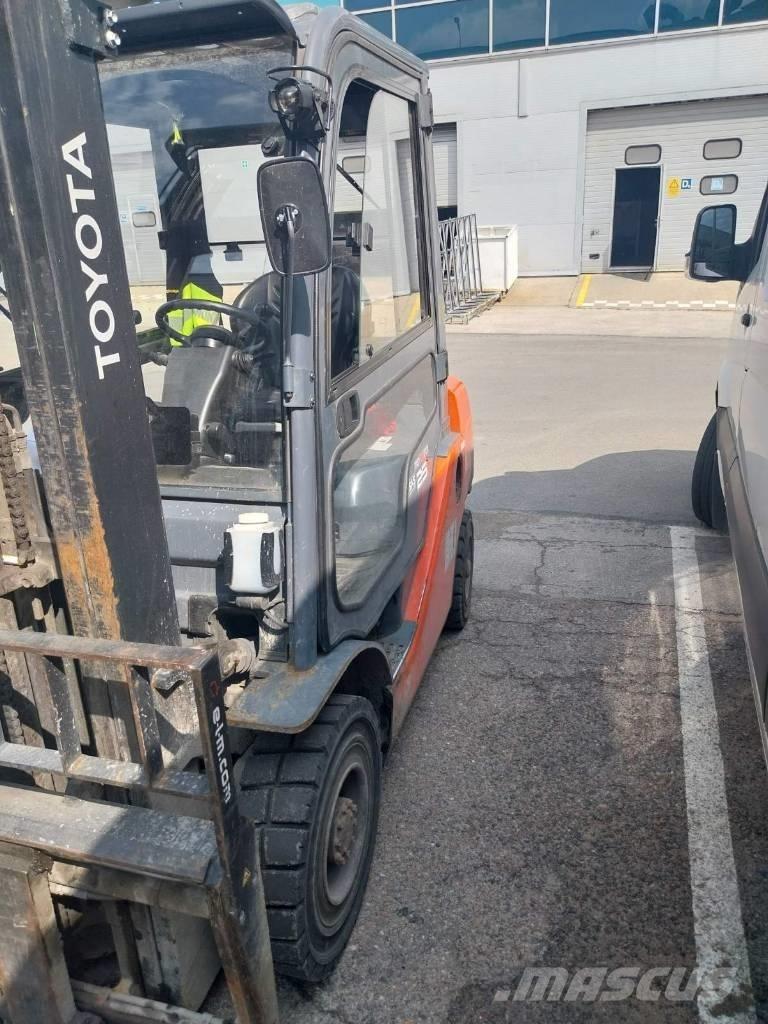 Toyota 02-8FDF25 Dieselmotviktstruckar