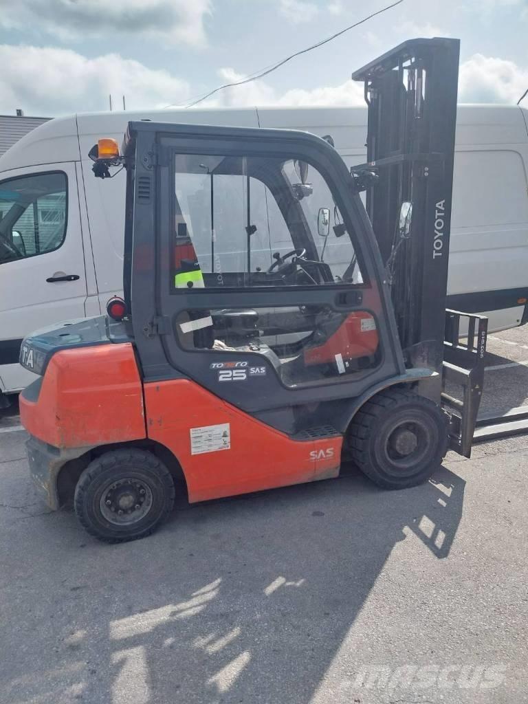 Toyota 02-8FDF25 Dieselmotviktstruckar