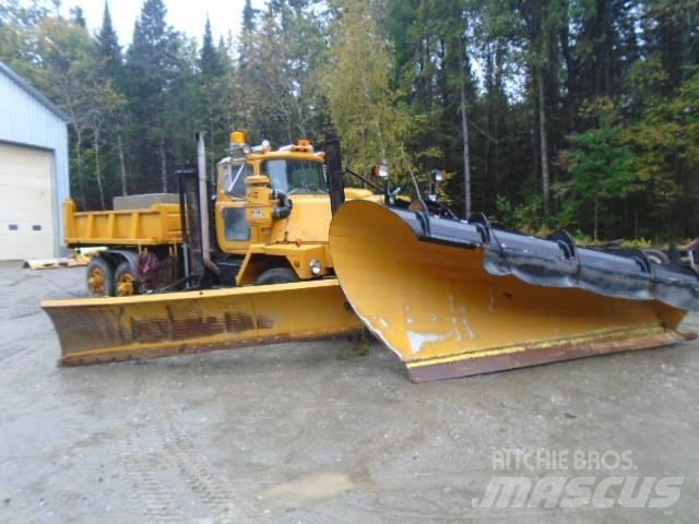 Mack RM 6866 S Snöblad och plogar
