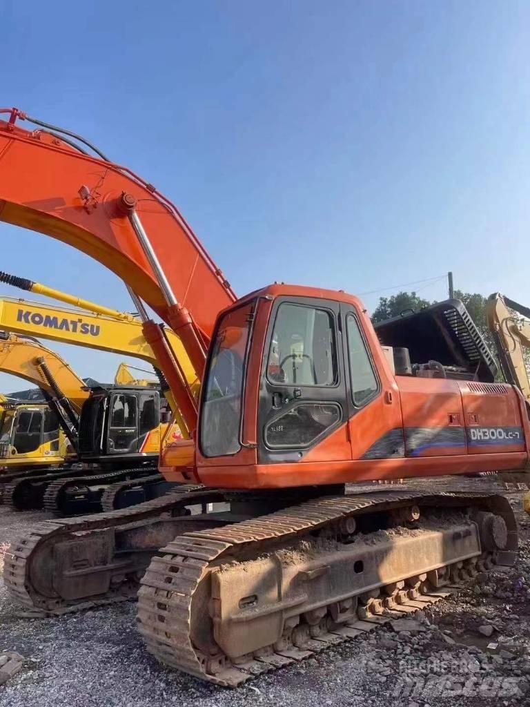 Doosan DH 300 LC-7 Bandgrävare