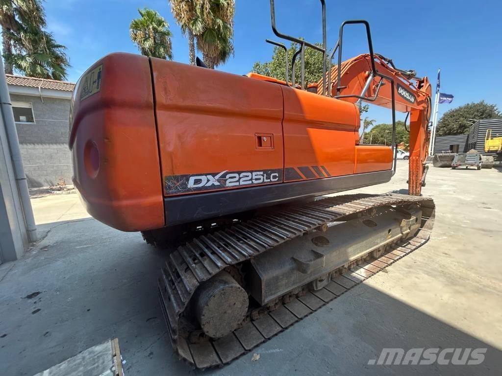 Doosan DX 225 Bandgrävare