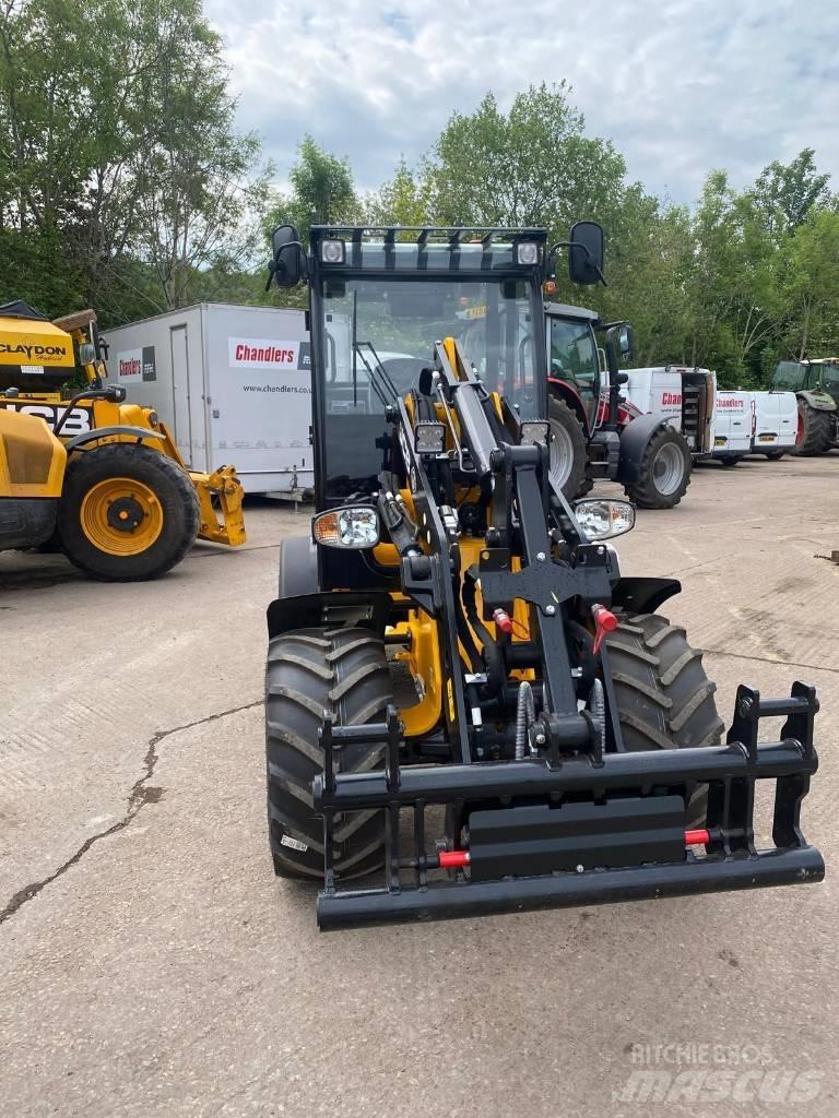 JCB 403 PLUS Redskapsbärare för lantbruk