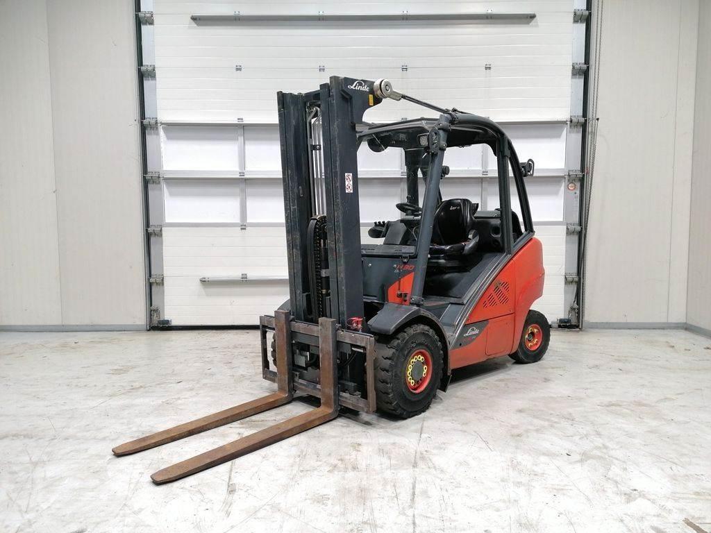 Linde H30T-02 Gasolmotviktstruckar