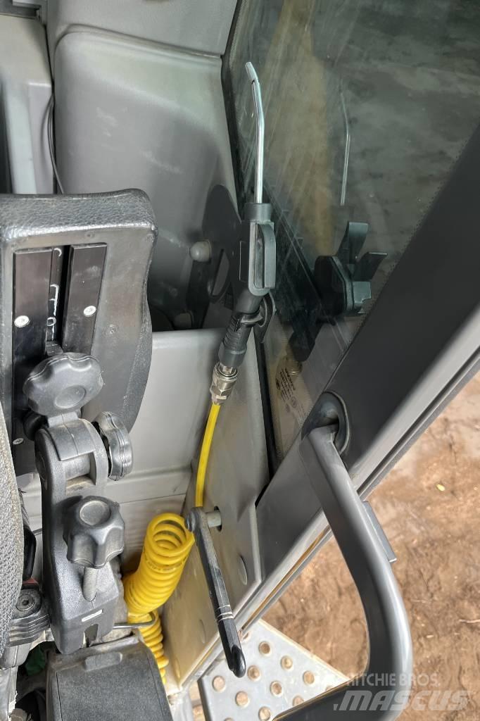Volvo EC 300 EL Bandgrävare