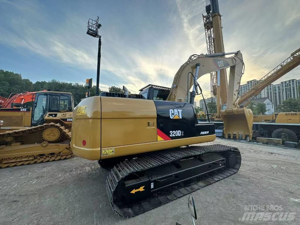 CAT 320D2 Bandgrävare