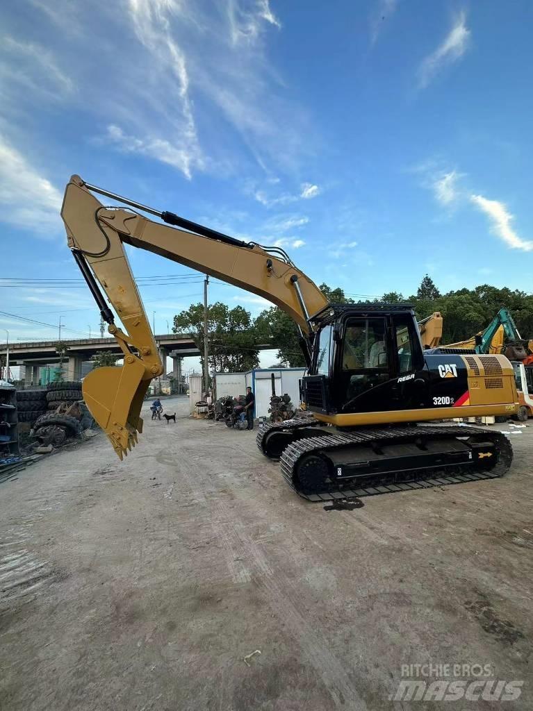 CAT 320D2 Bandgrävare