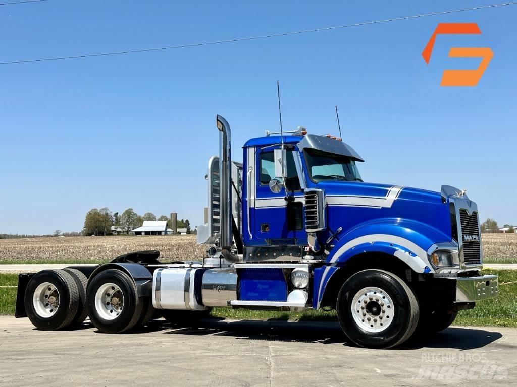 Mack Titan TD 713 Övriga bilar