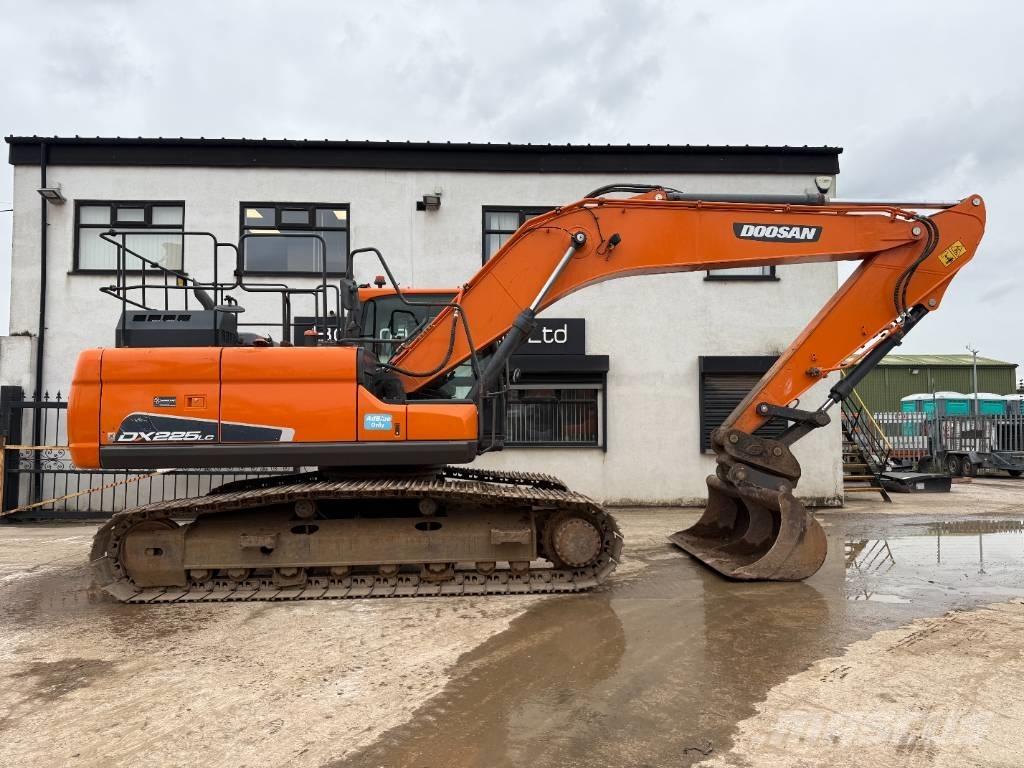 Doosan DX 225 LC-5 Bandgrävare