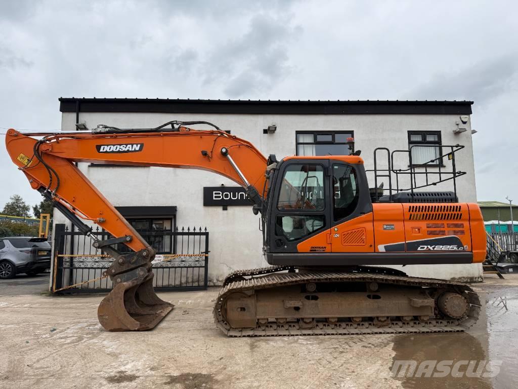 Doosan DX 225 LC-5 Bandgrävare