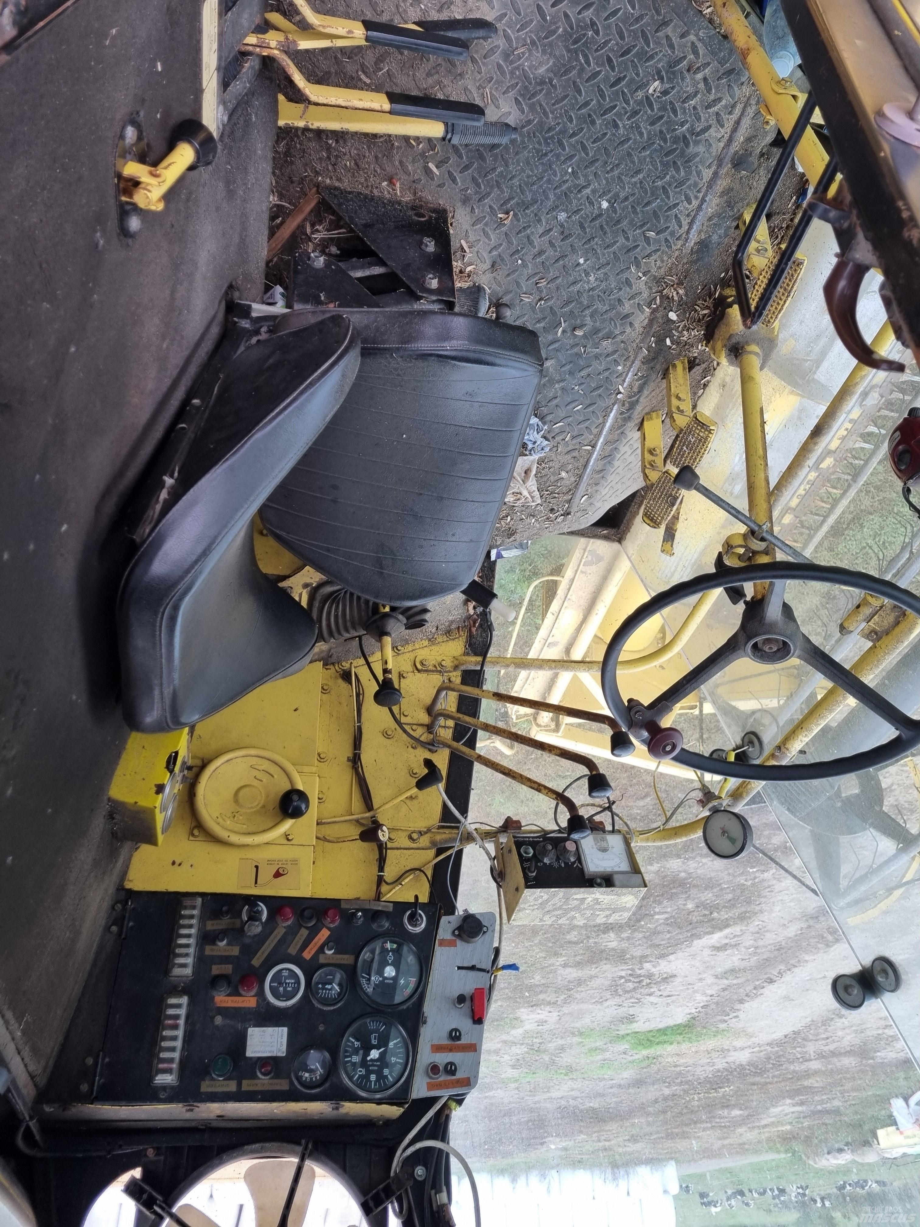 New Holland 8050 Skördetröskor