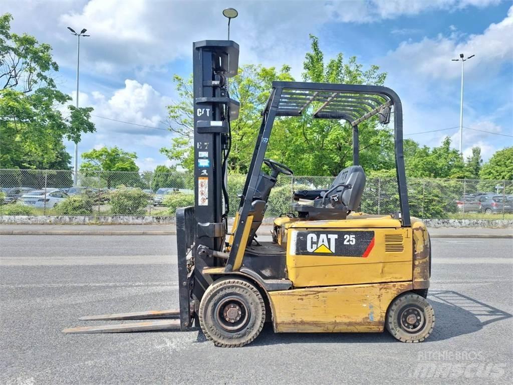 CAT EP25KP Övriga motviktstruckar