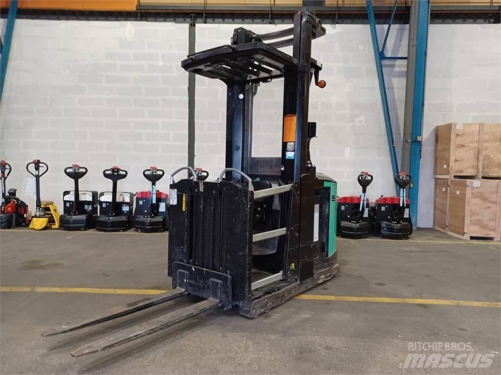 CAT NOH10N Plocktruck, mediumlyftande