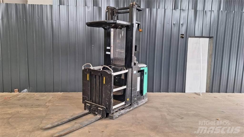CAT NOH10N Plocktruck, mediumlyftande