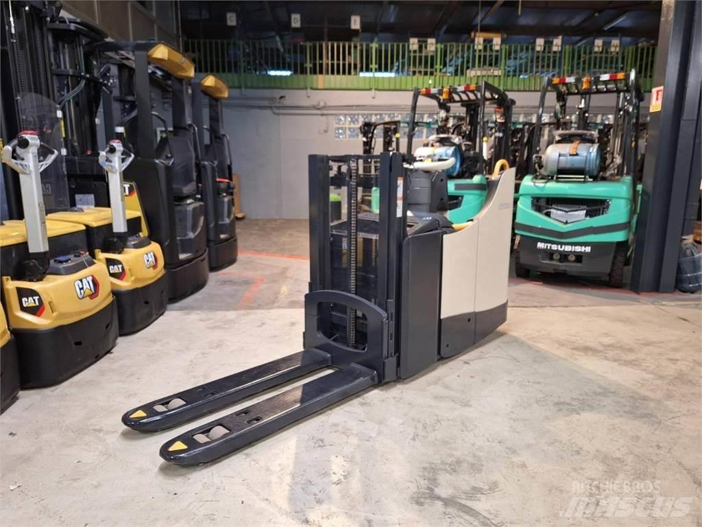 Crown DT3040 Staplare