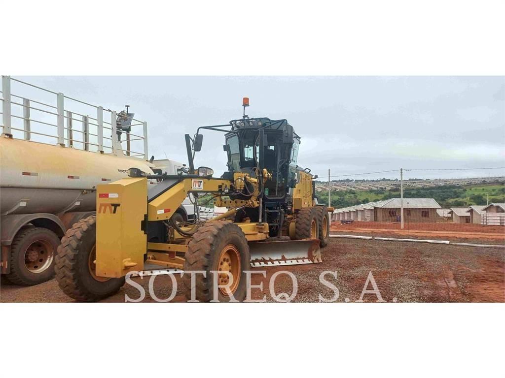 CAT 120 Väghyvlar
