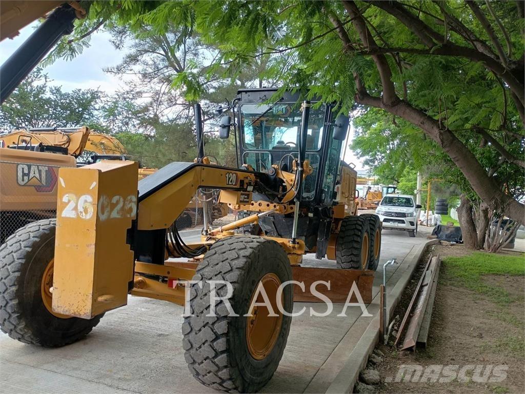 CAT 120 Väghyvlar