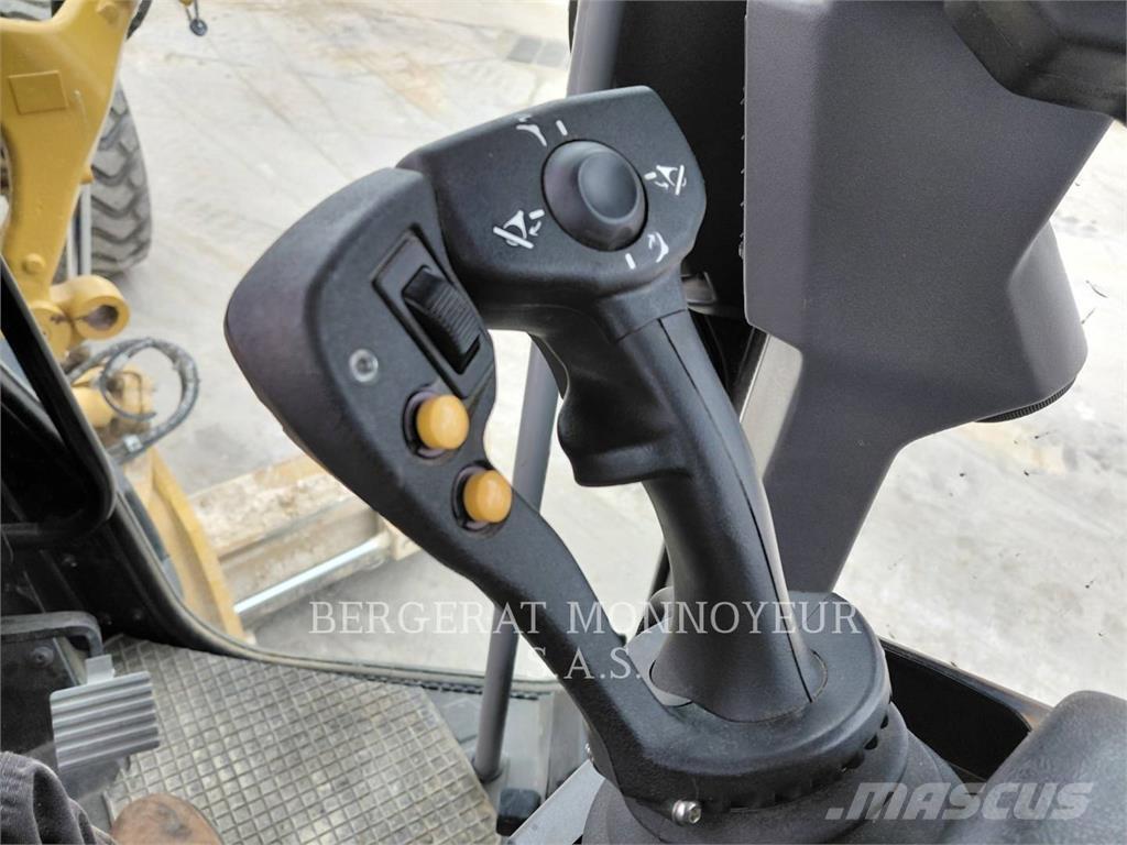 CAT 120-14 Väghyvlar