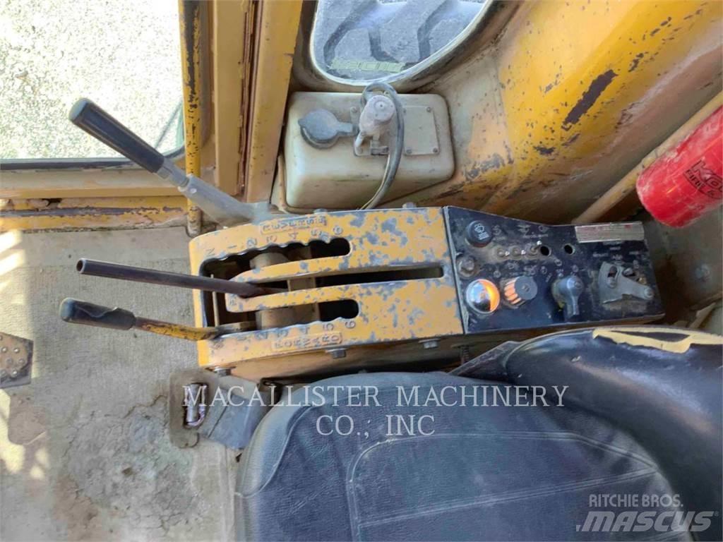 CAT 120 G Väghyvlar