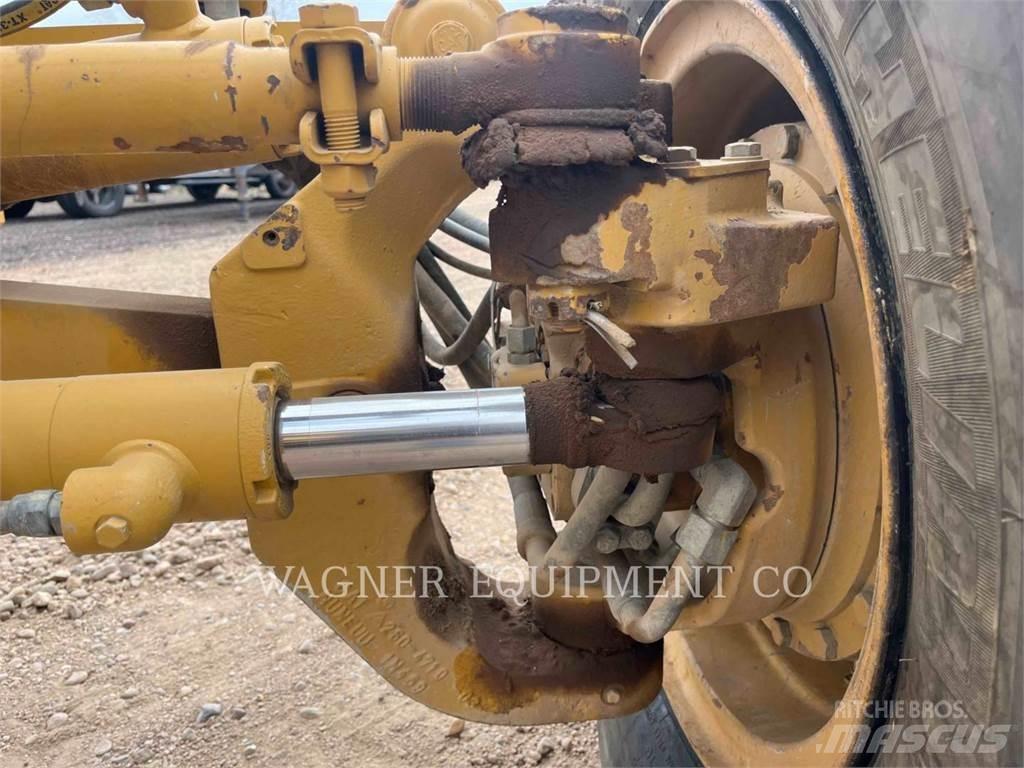 CAT 120M AWD Väghyvlar