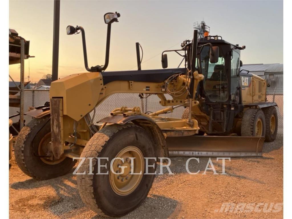 CAT 12M2 Väghyvlar