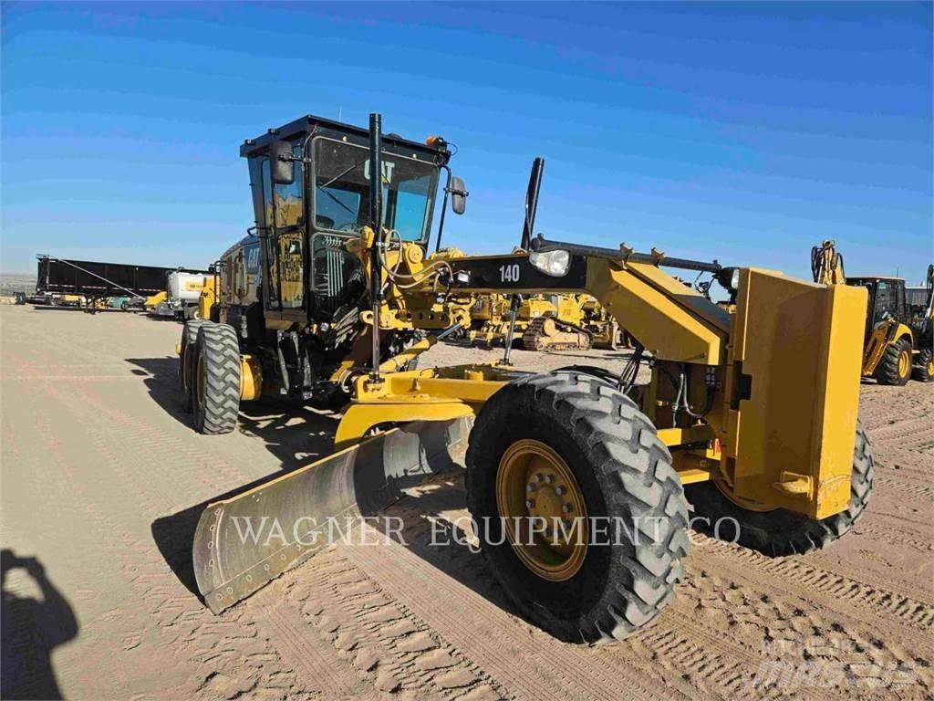 CAT 140 Väghyvlar