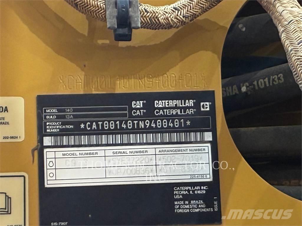 CAT 140 Väghyvlar