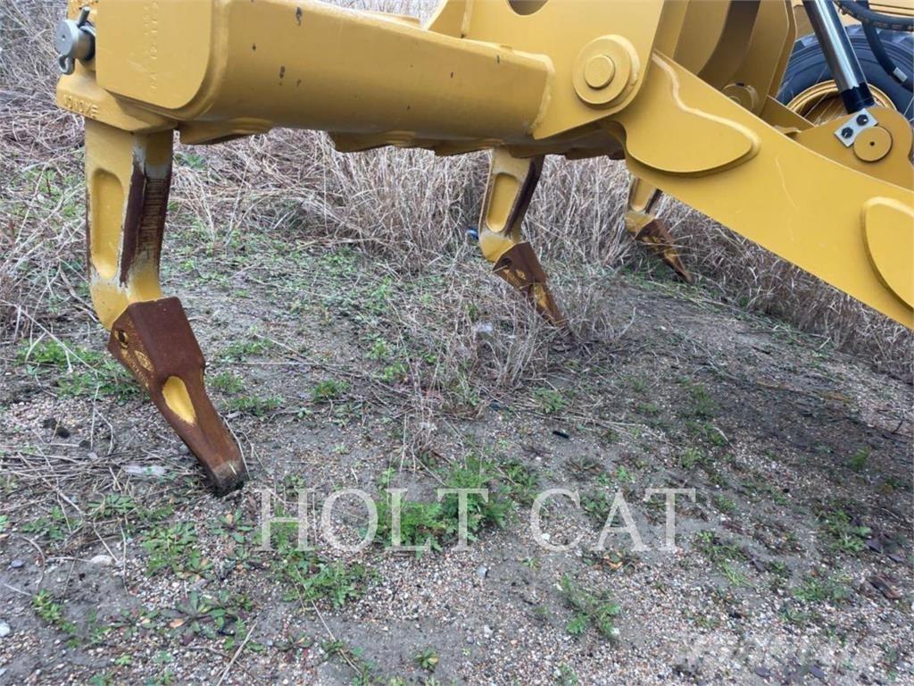 CAT 140 Väghyvlar