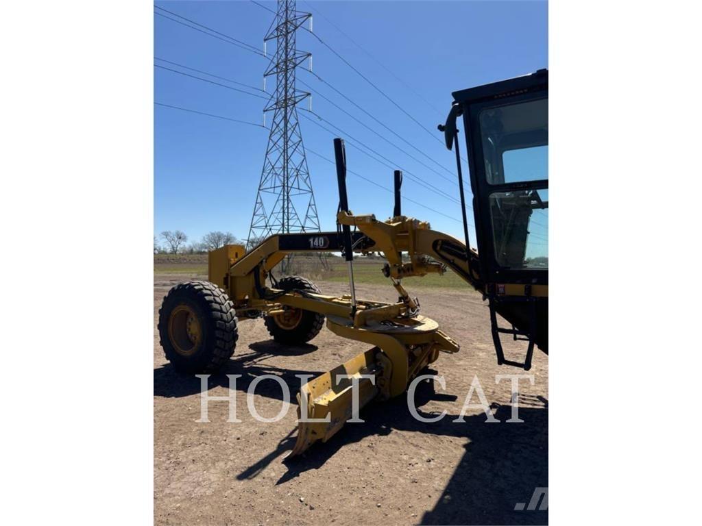 CAT 140 Väghyvlar
