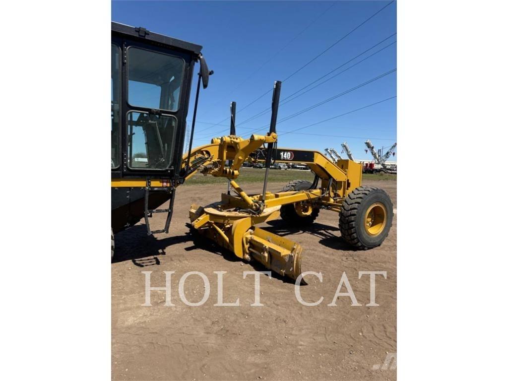 CAT 140 Väghyvlar