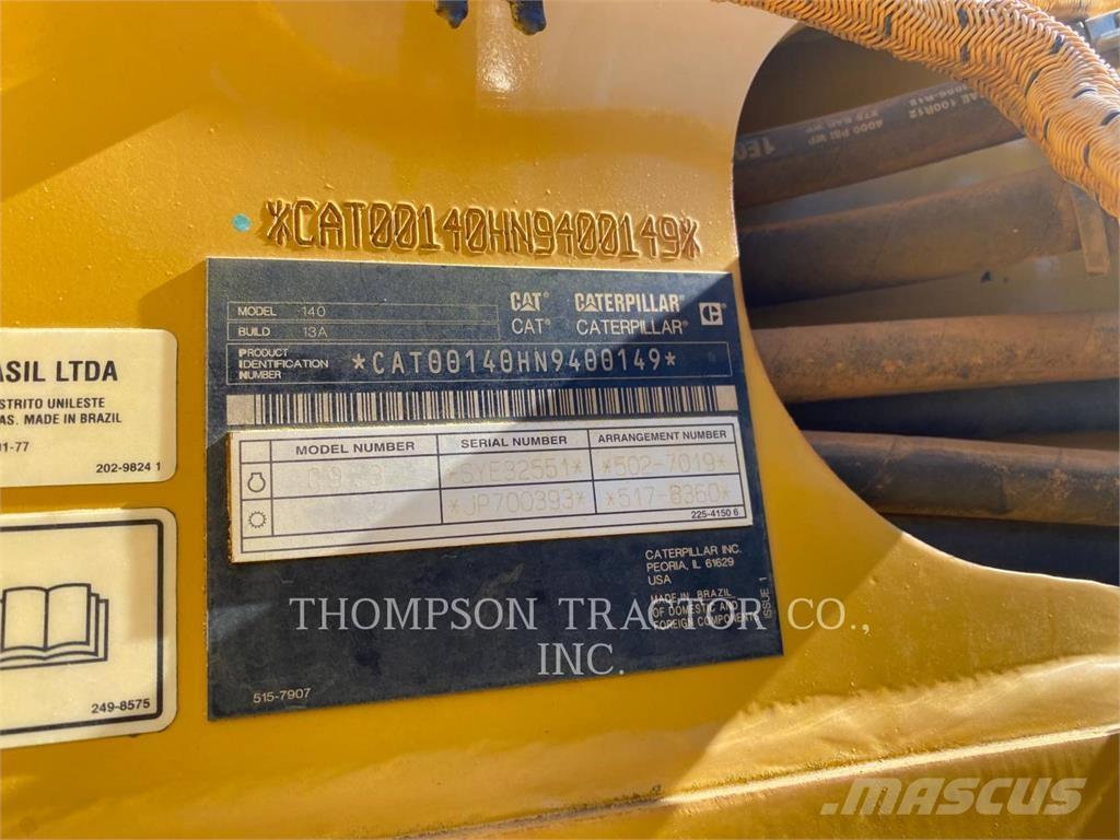 CAT 140 Väghyvlar