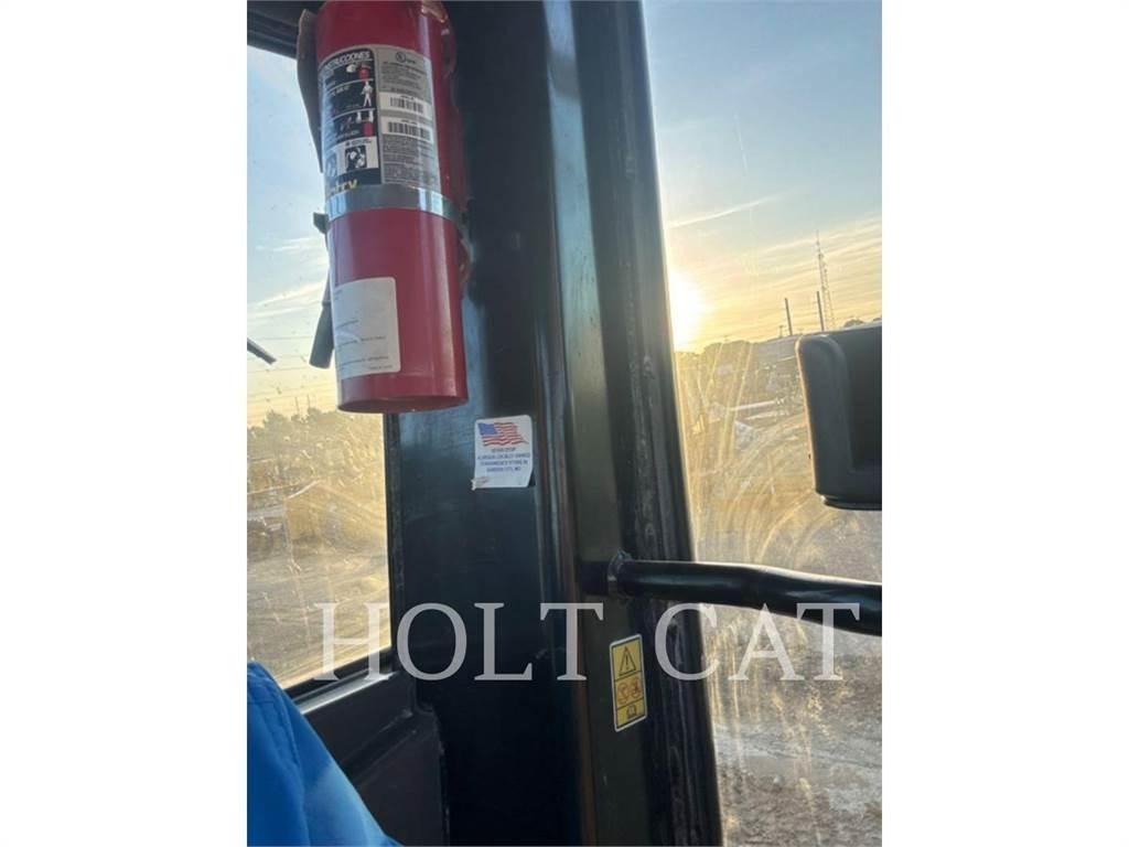 CAT 140 AWD Väghyvlar