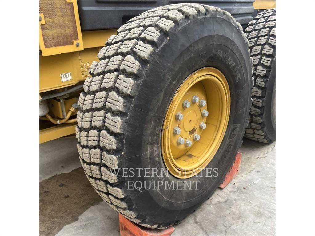 CAT 140 AWD Väghyvlar