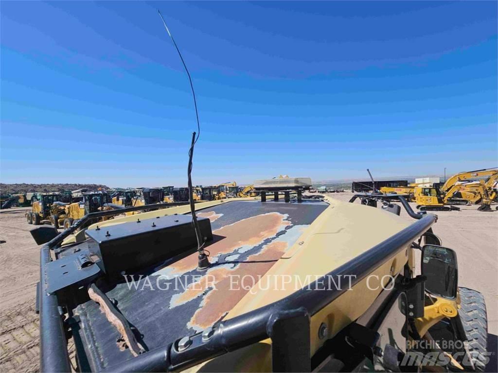 CAT 140M Väghyvlar