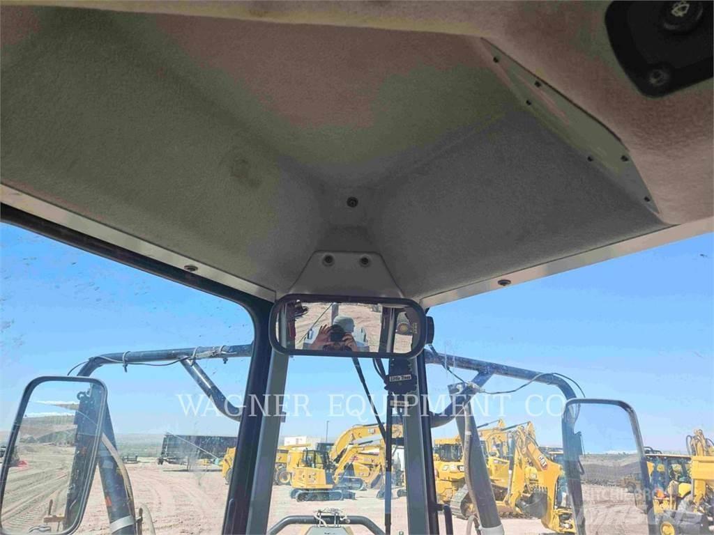 CAT 140M Väghyvlar