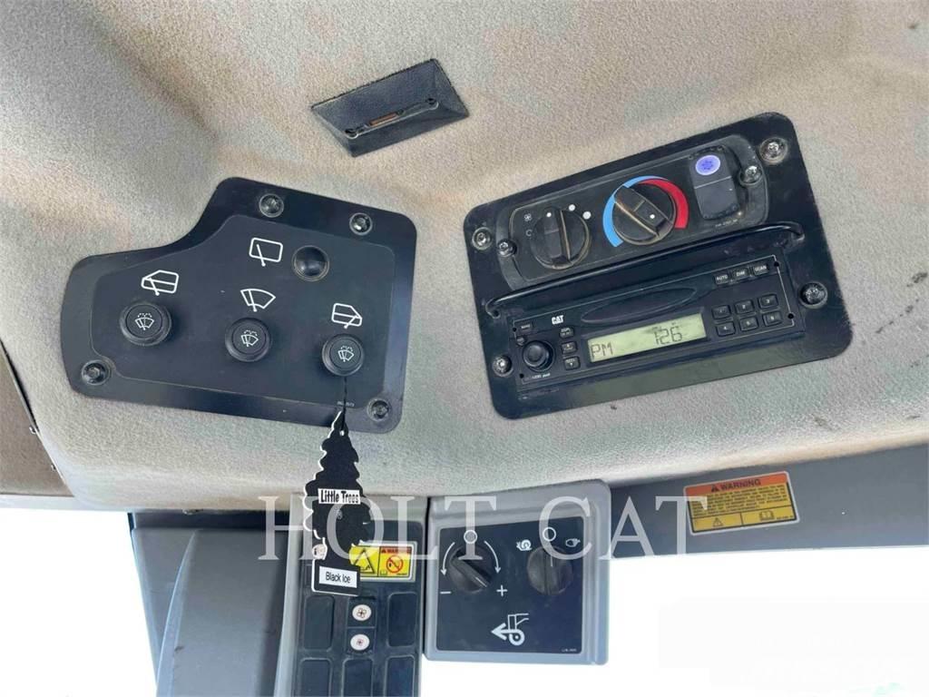 CAT 140M AWD Väghyvlar