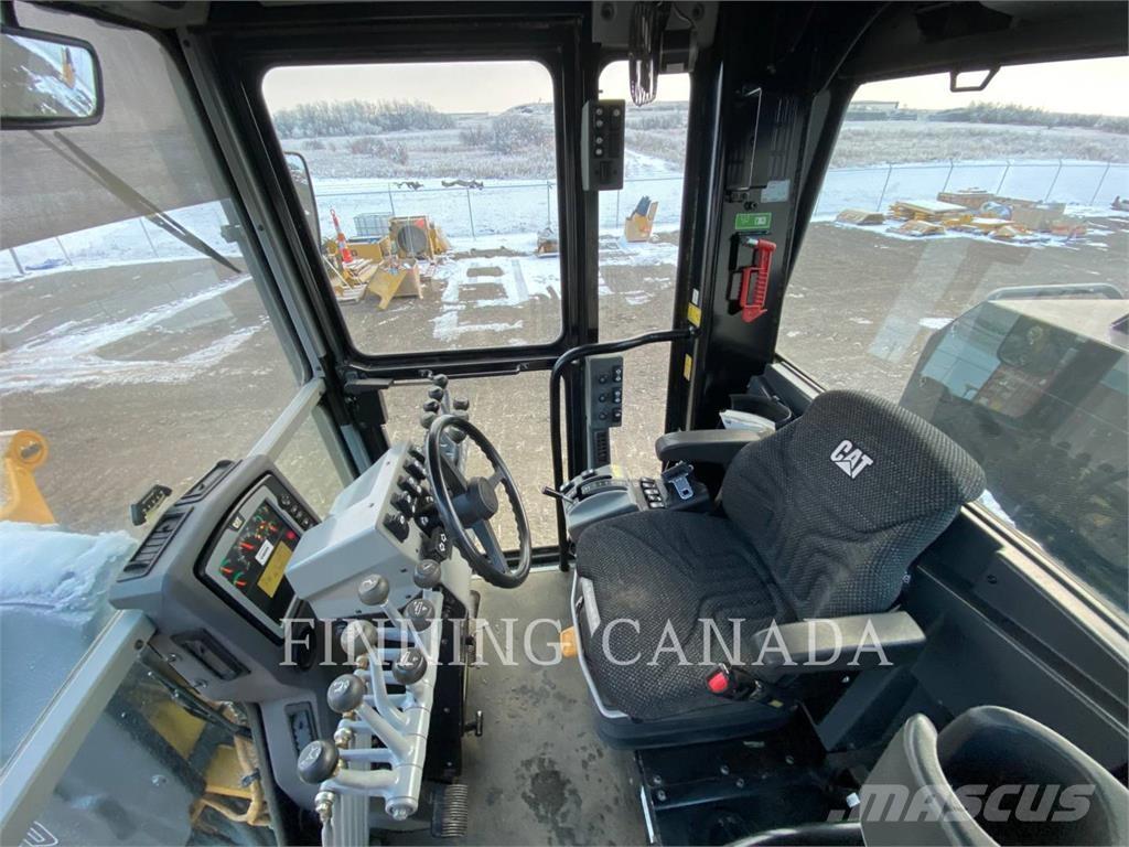 CAT 140M AWD Väghyvlar