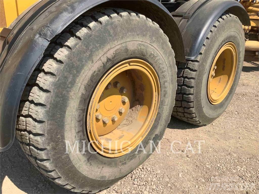CAT 140M2 AWD Väghyvlar