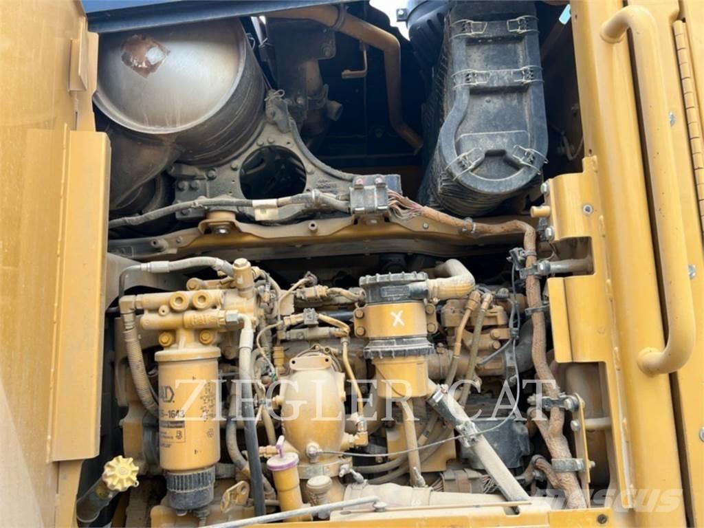 CAT 140M2AWD Väghyvlar