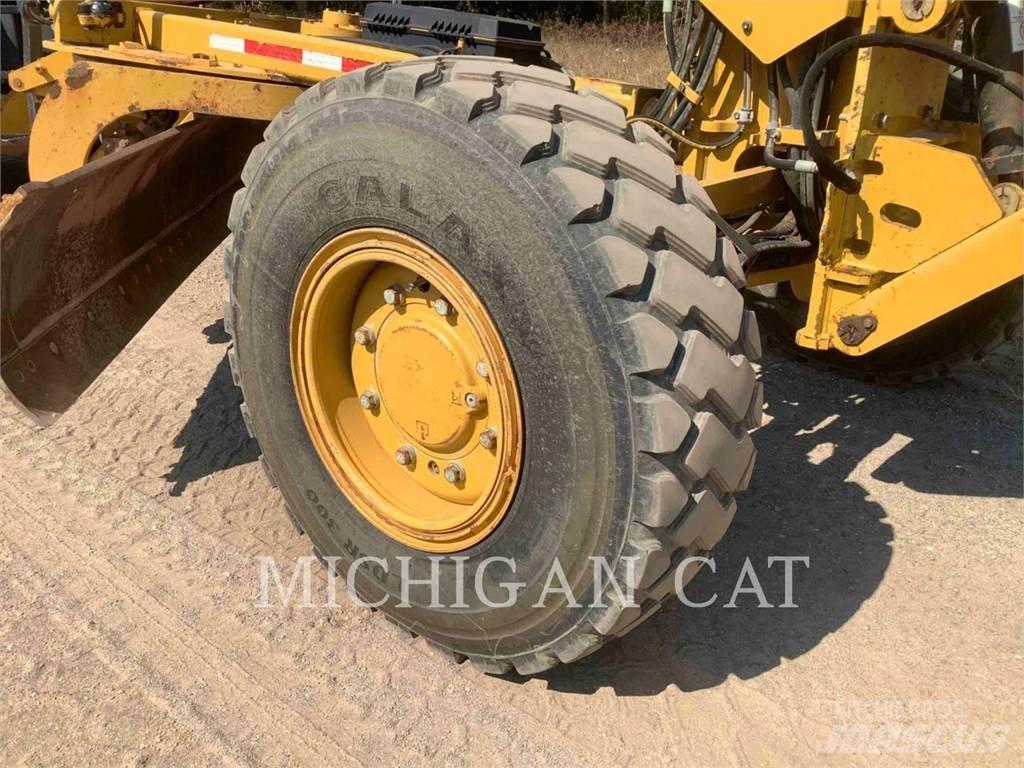 CAT 140M3 AWD Väghyvlar