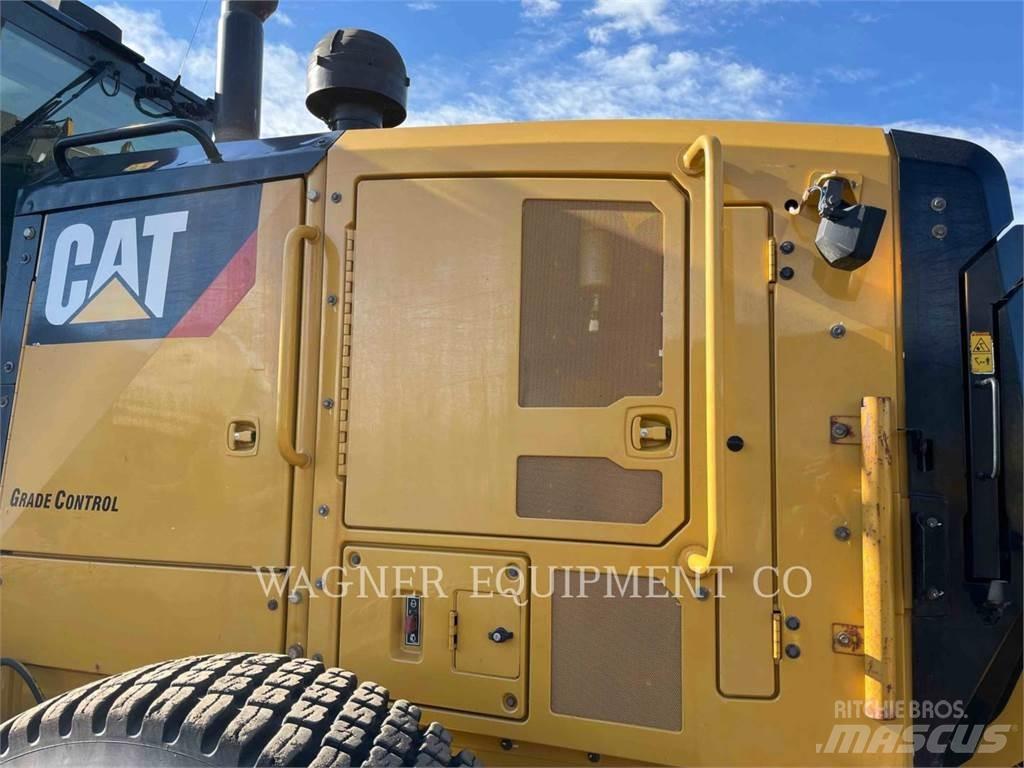 CAT 140M3 AWD Väghyvlar