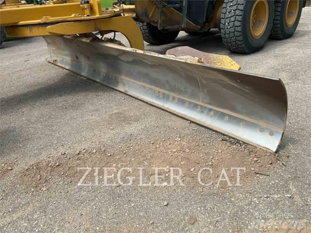 CAT 140M3AWD Väghyvlar