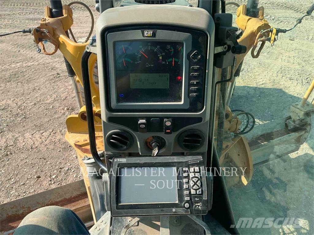 CAT 140M3AWD Väghyvlar