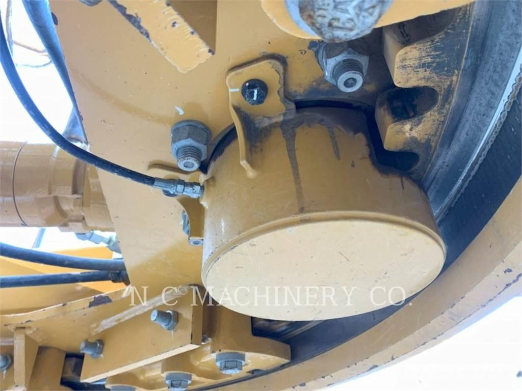 CAT 150-15AWD Väghyvlar