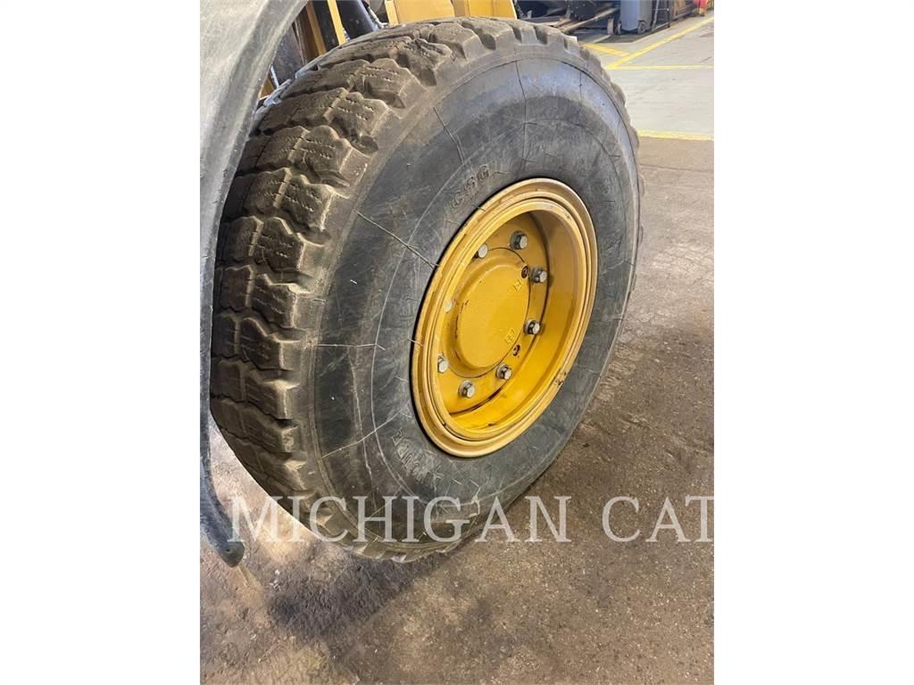 CAT 150 AWD Väghyvlar