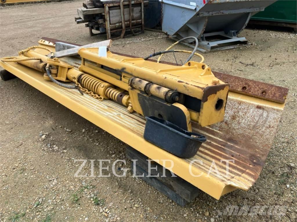 CAT 160M Väghyvlar