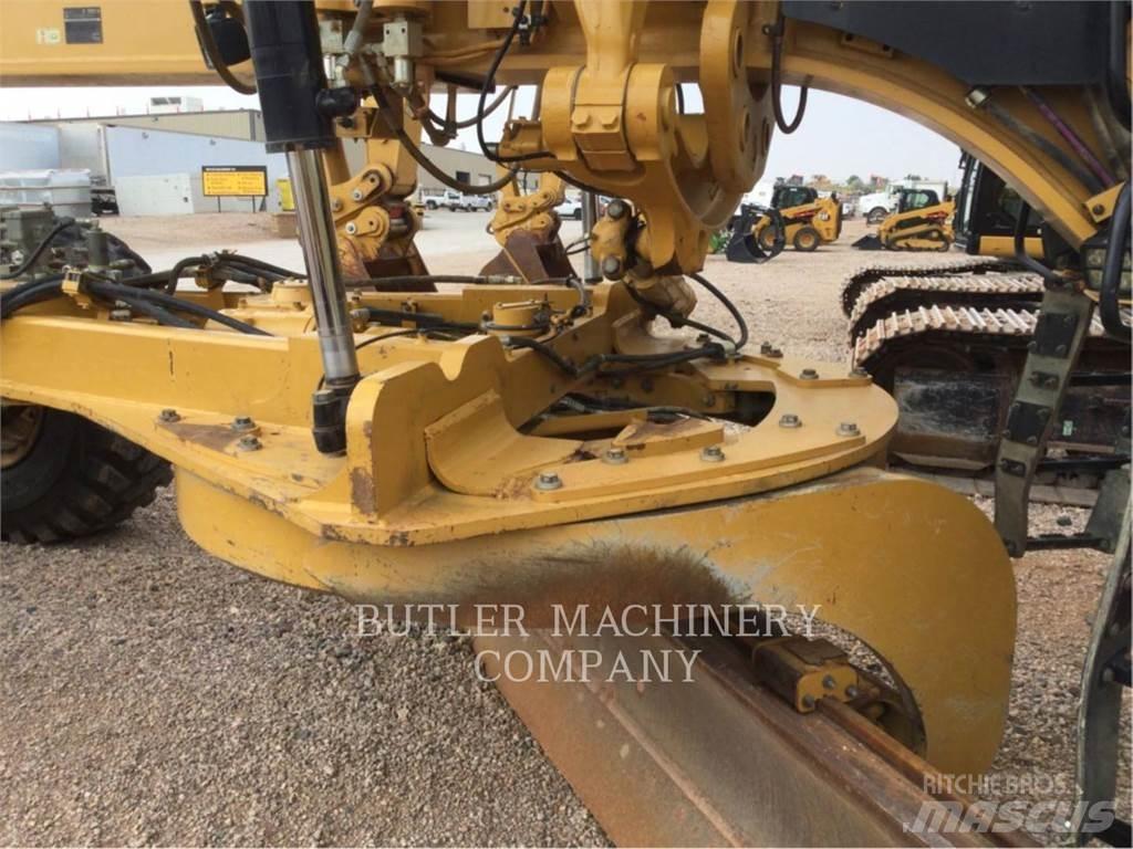 CAT 18 M3 Väghyvlar