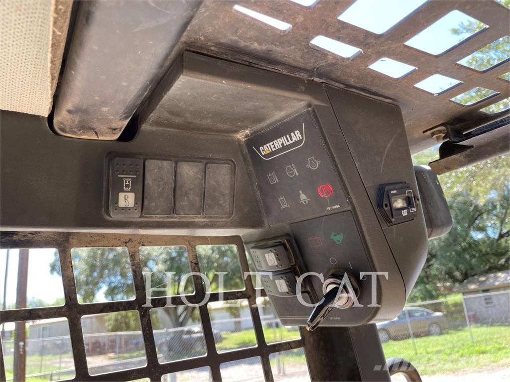 CAT 216 Kompaktlastare