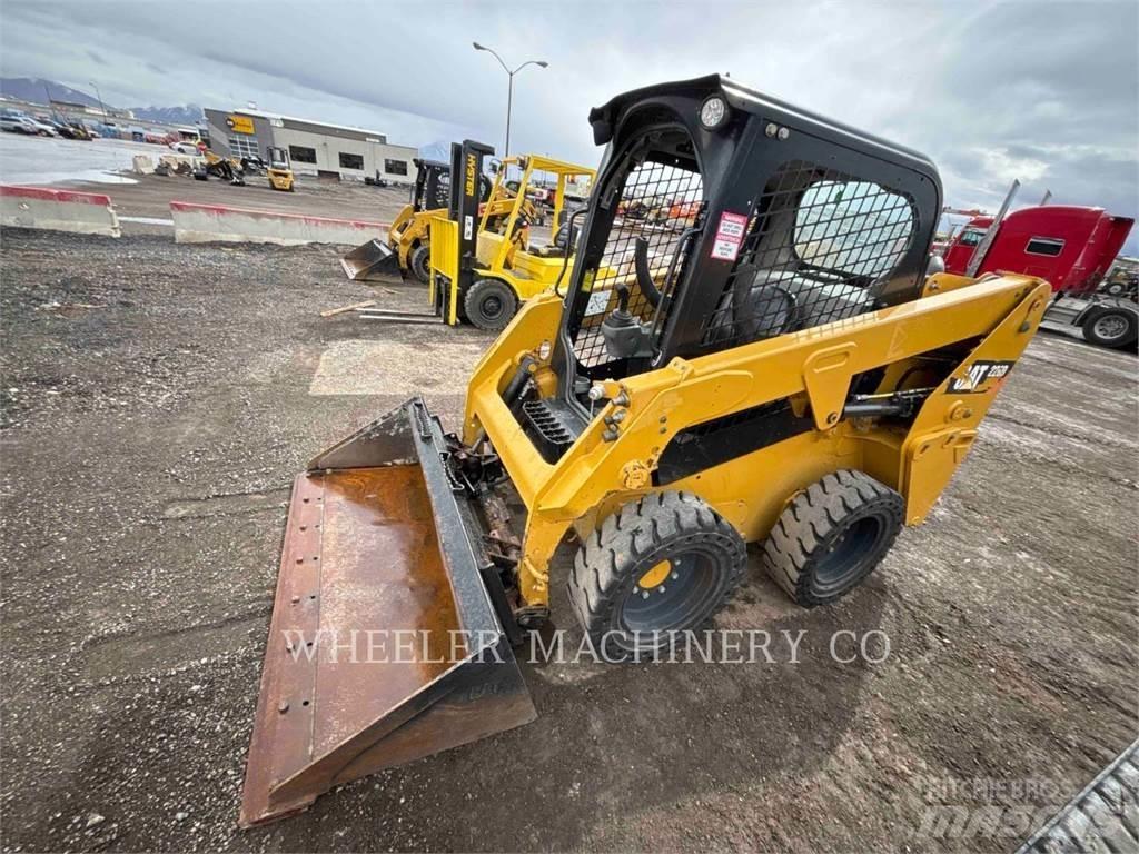 CAT 226D C1-H2 Kompaktlastare