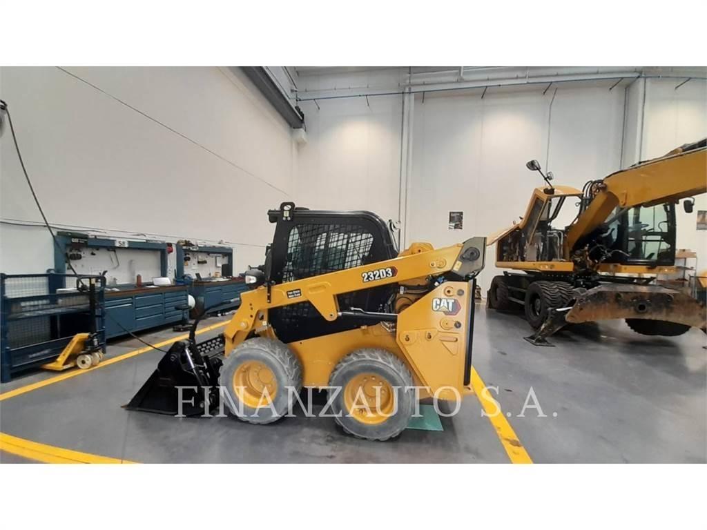 CAT 232D3 Kompaktlastare