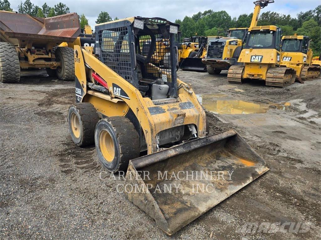 CAT 236B Kompaktlastare